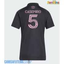 Camisa de time de futebol Inter Miami Casemiro #5 Replicas 2º Equipamento Feminina 2026-27 Manga Curta